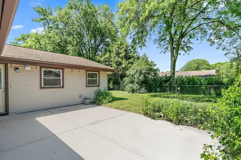 616 Clover Lane Schaumburg IL 60193