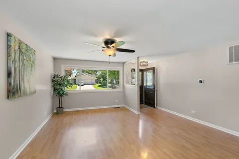 616 Clover Lane Schaumburg IL 60193