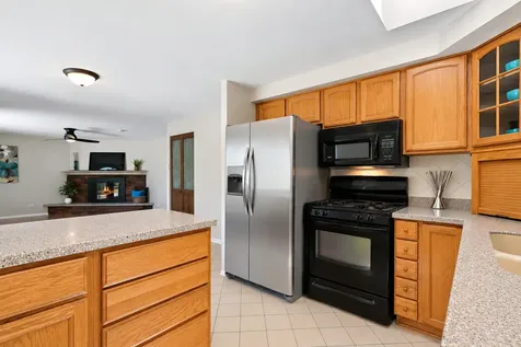 616 Clover Lane Schaumburg IL 60193