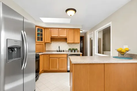 616 Clover Lane Schaumburg IL 60193