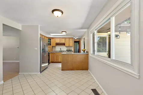 616 Clover Lane Schaumburg IL 60193
