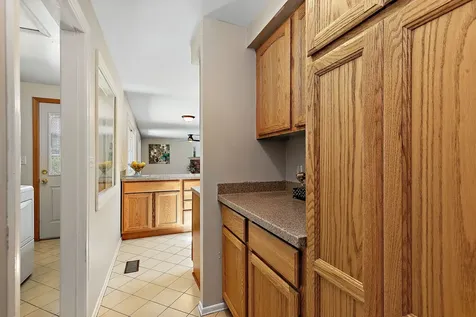 616 Clover Lane Schaumburg IL 60193