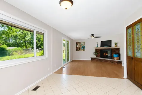 616 Clover Lane Schaumburg IL 60193