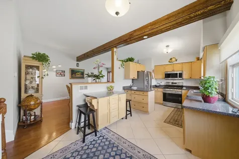 8619 Newland Avenue Burbank IL 60459