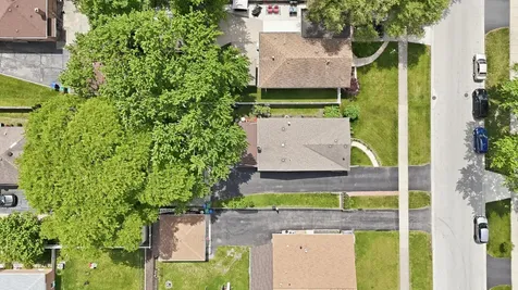 8619 Newland Avenue Burbank IL 60459