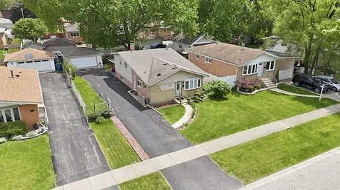 8619 Newland Avenue Burbank IL 60459