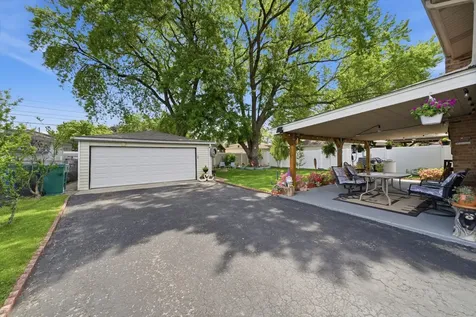 8619 Newland Avenue Burbank IL 60459