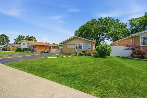8619 Newland Avenue Burbank IL 60459
