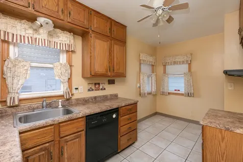 948 42ND Avenue Rock Island IL 61201