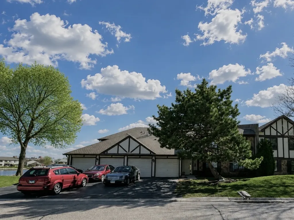 1956 North Hidden Creek Circle Palatine IL 60074