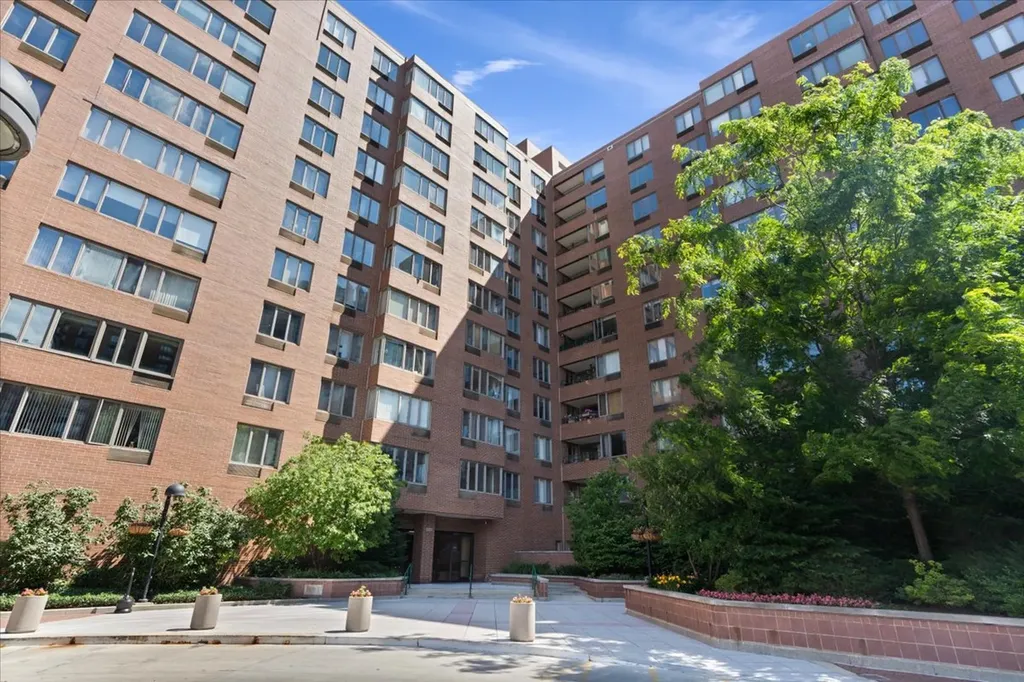 801 South Plymouth Court Chicago IL 60605