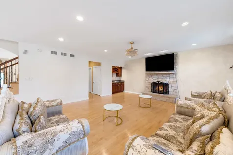 22417 Hughes Street Frankfort IL 60423
