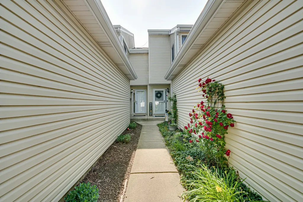 1633 Hilton Head Drive Naperville IL 60563