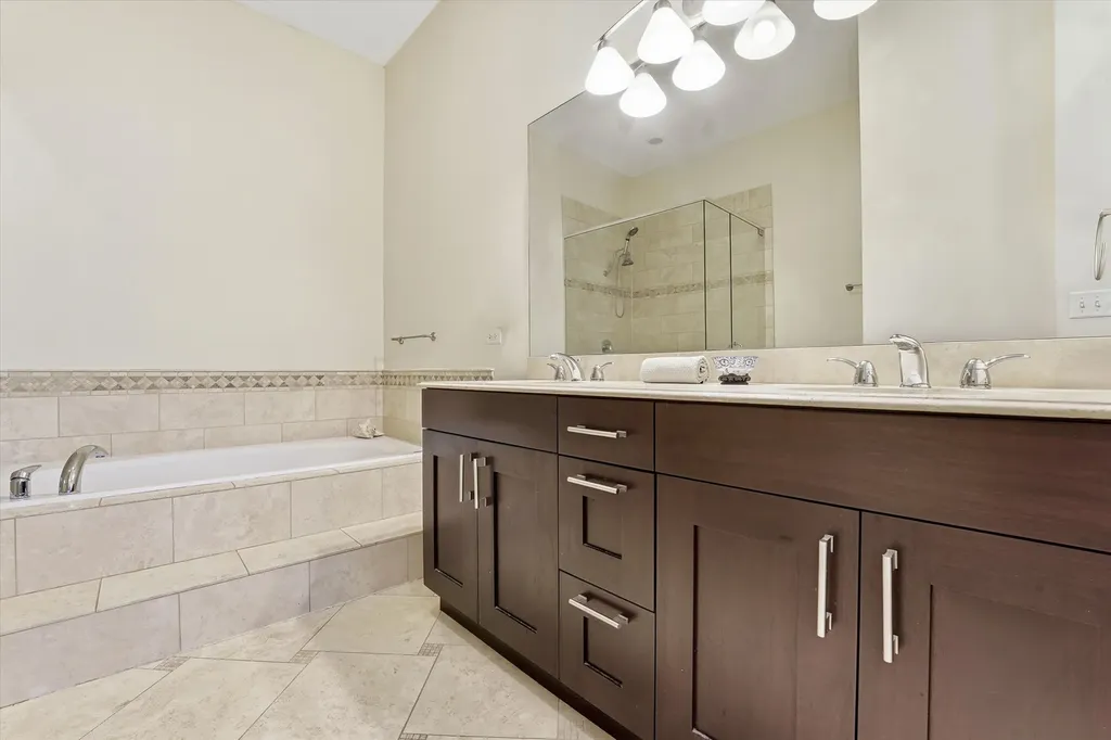 832 West 36th Street Chicago IL 60609