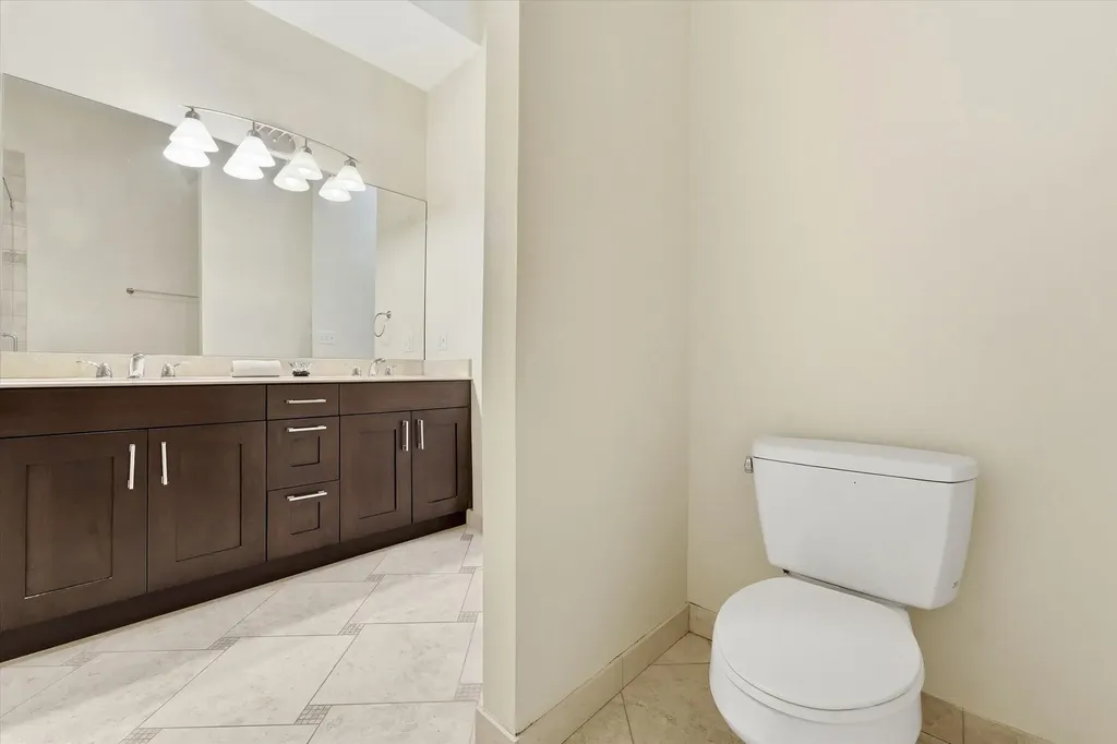 832 West 36th Street Chicago IL 60609