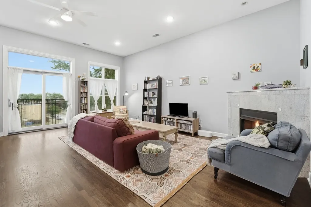 832 West 36th Street Chicago IL 60609