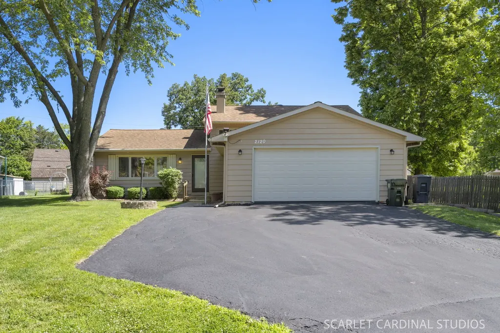 2120 Meadow Drive Lindenhurst IL 60046