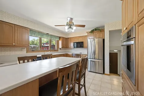 2120 Meadow Drive Lindenhurst IL 60046