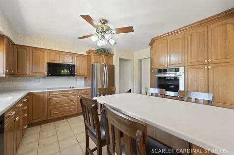 2120 Meadow Drive Lindenhurst IL 60046