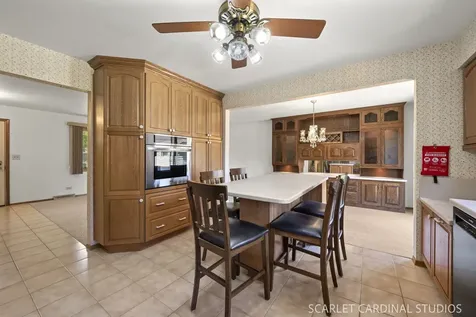 2120 Meadow Drive Lindenhurst IL 60046