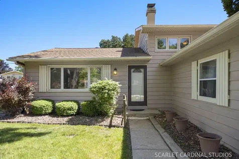 2120 Meadow Drive Lindenhurst IL 60046