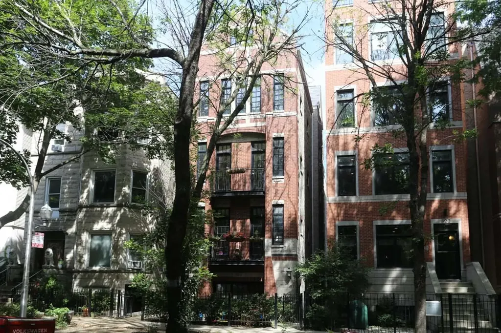 824 West Buckingham Place Chicago IL 60657