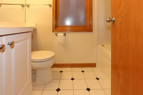 824 West Buckingham Place Chicago IL 60657