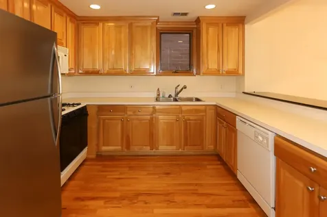 824 West Buckingham Place Chicago IL 60657