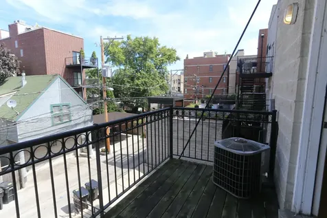 824 West Buckingham Place Chicago IL 60657
