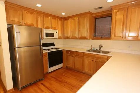 824 West Buckingham Place Chicago IL 60657