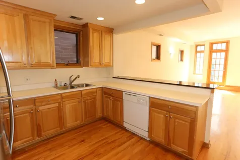 824 West Buckingham Place Chicago IL 60657