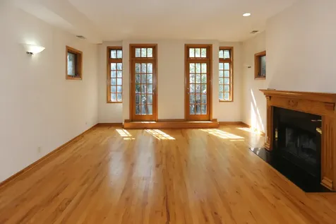 824 West Buckingham Place Chicago IL 60657