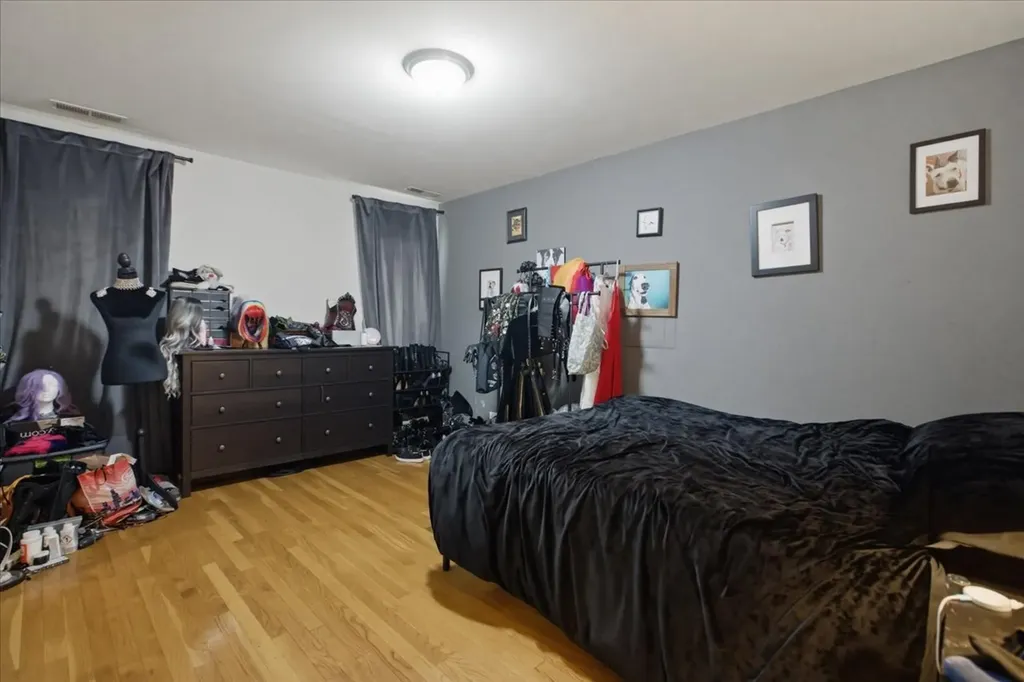 3859 North Whipple Street Chicago IL 60618