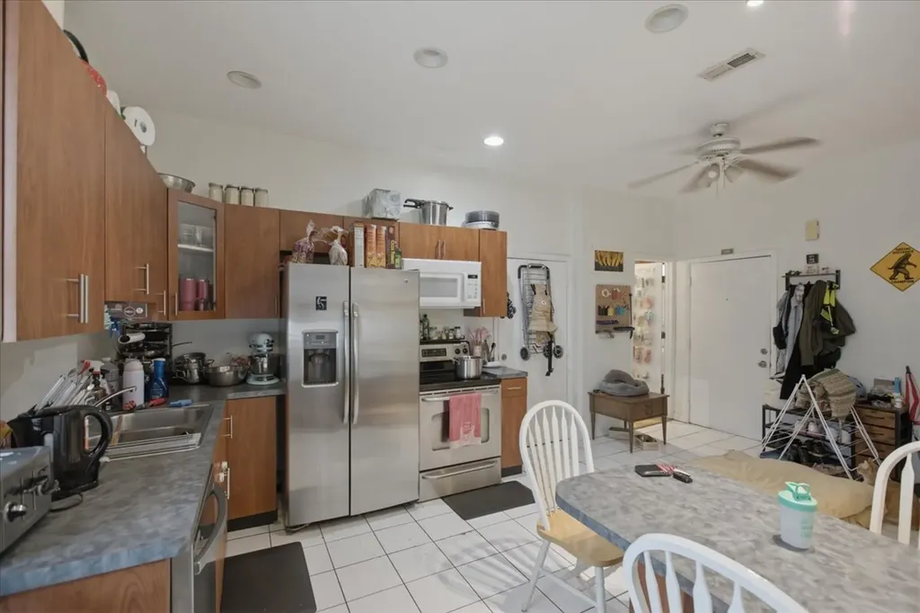 3859 North Whipple Street Chicago IL 60618