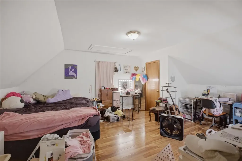 3859 North Whipple Street Chicago IL 60618