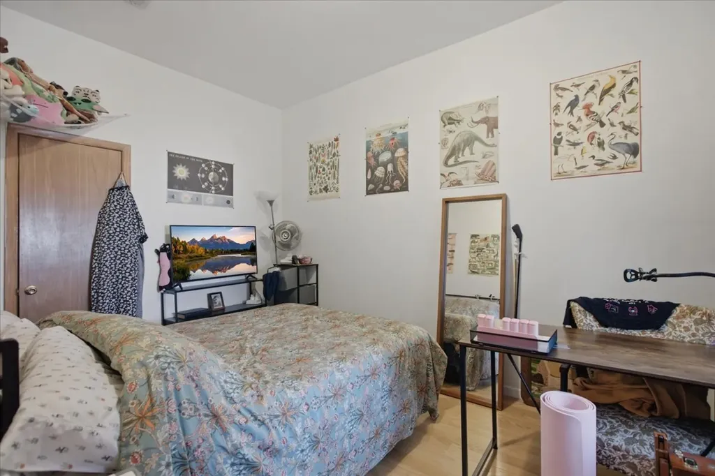 3859 North Whipple Street Chicago IL 60618