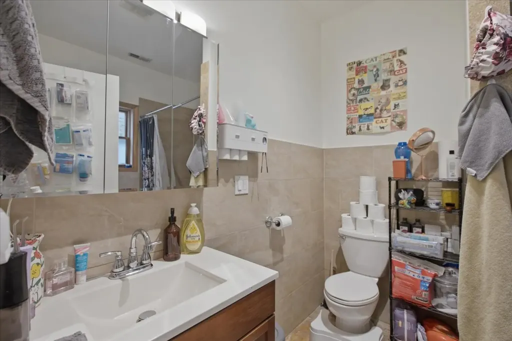 3859 North Whipple Street Chicago IL 60618