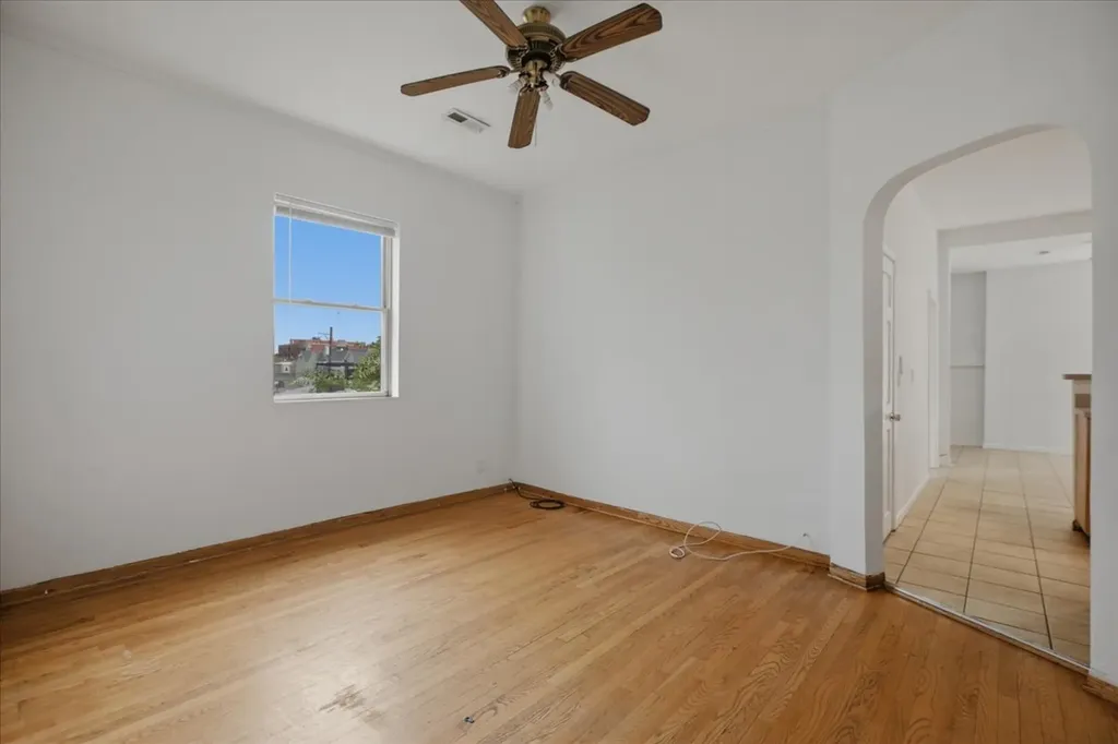 3859 North Whipple Street Chicago IL 60618