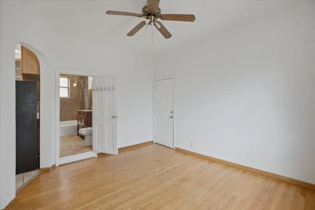 3859 North Whipple Street Chicago IL 60618