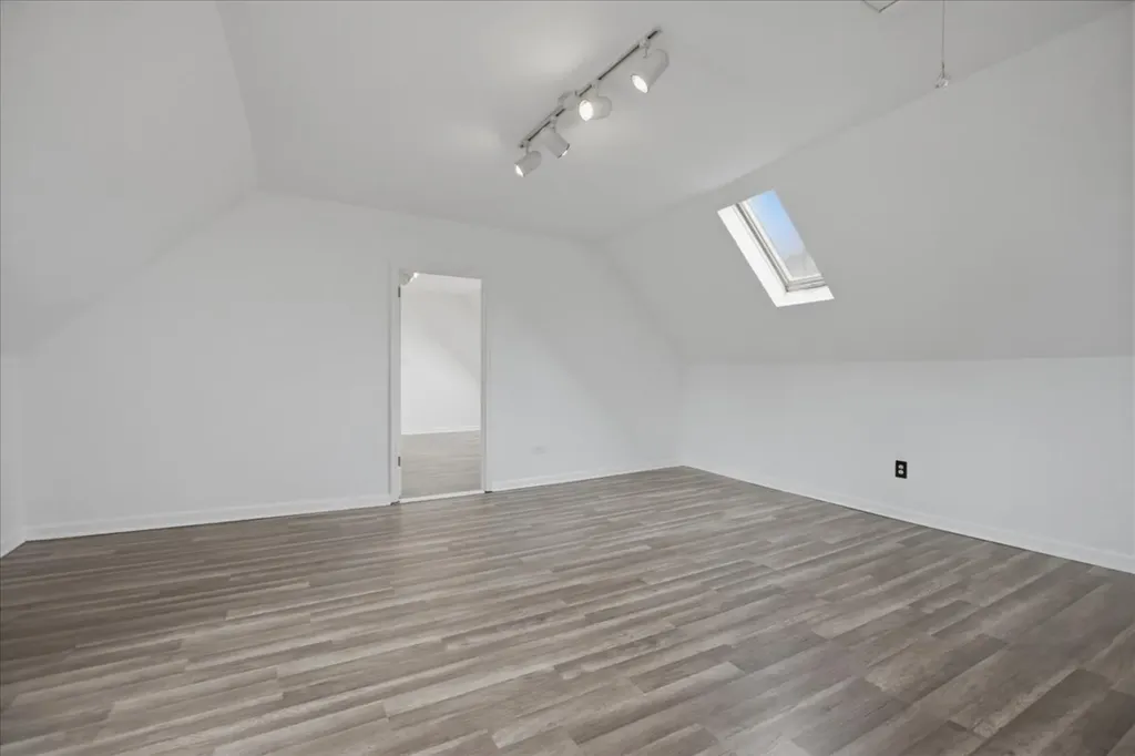 3859 North Whipple Street Chicago IL 60618