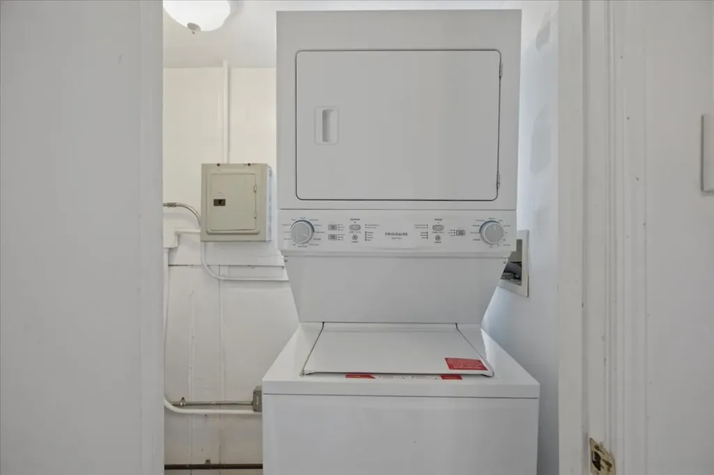 3859 North Whipple Street Chicago IL 60618