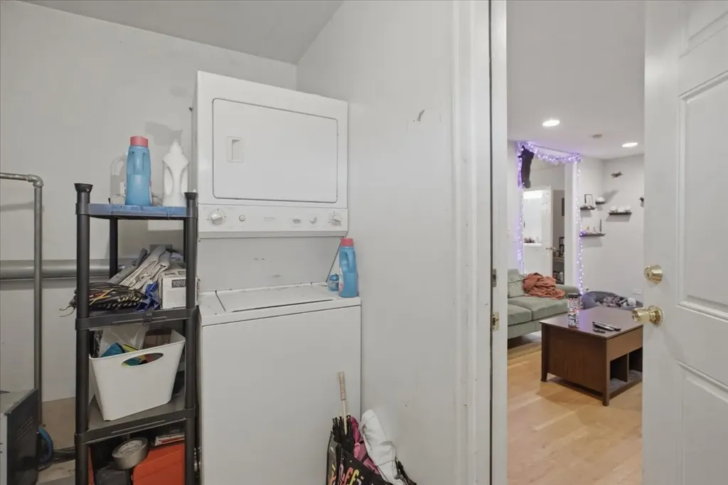 3859 North Whipple Street Chicago IL 60618