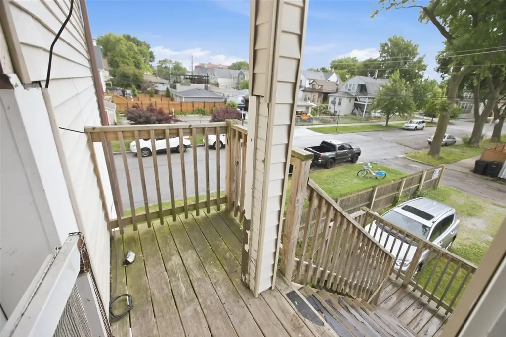 3859 North Whipple Street Chicago IL 60618