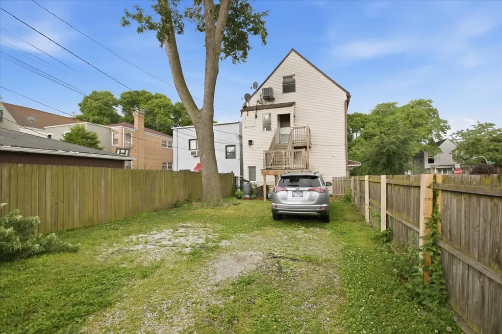 3859 North Whipple Street Chicago IL 60618