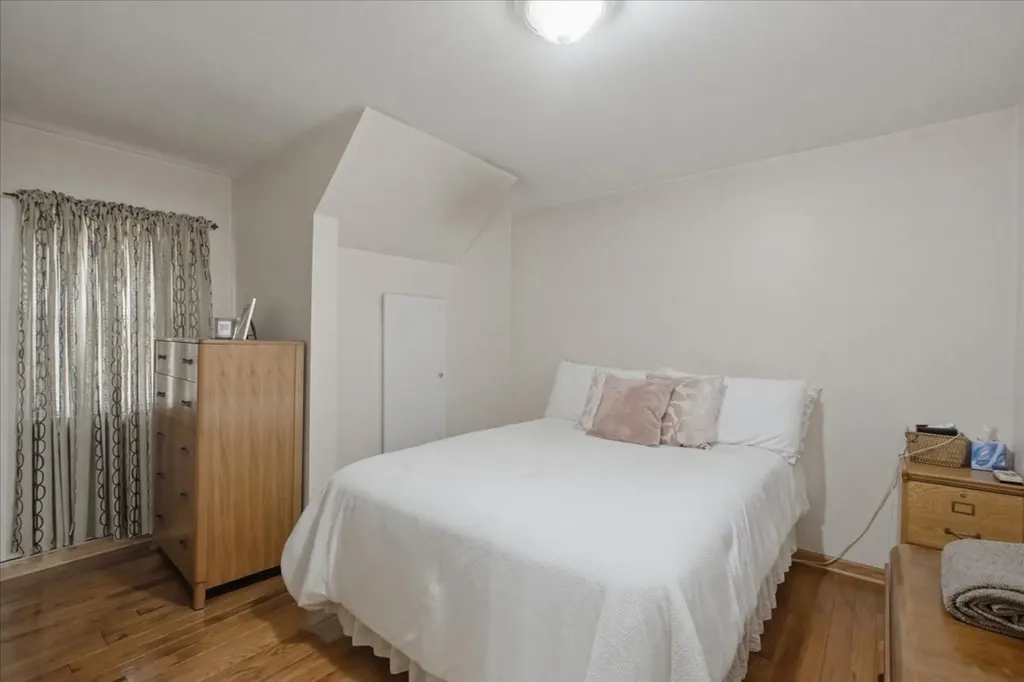 3859 North Whipple Street Chicago IL 60618
