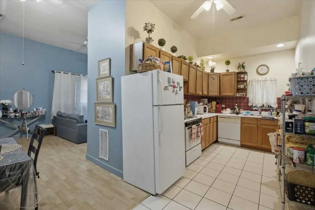 3859 North Whipple Street Chicago IL 60618