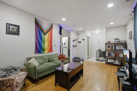 3859 North Whipple Street Chicago IL 60618