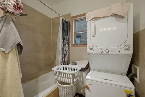 3859 North Whipple Street Chicago IL 60618