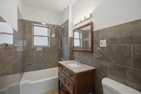 3859 North Whipple Street Chicago IL 60618