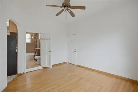 3859 North Whipple Street Chicago IL 60618